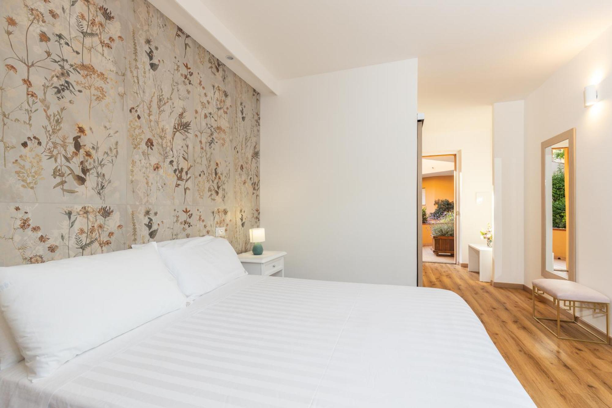 Donatella Hotel 3*